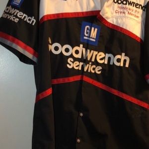 Men’s nascar GM Snap On official pit crew shirt.